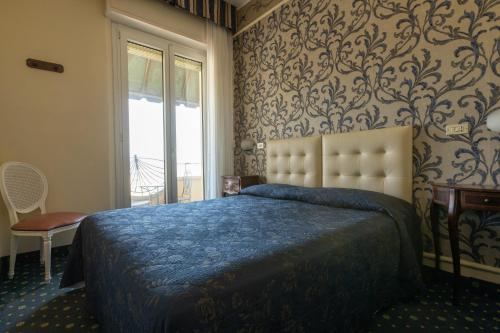 Hotel River fronte mare con piscina